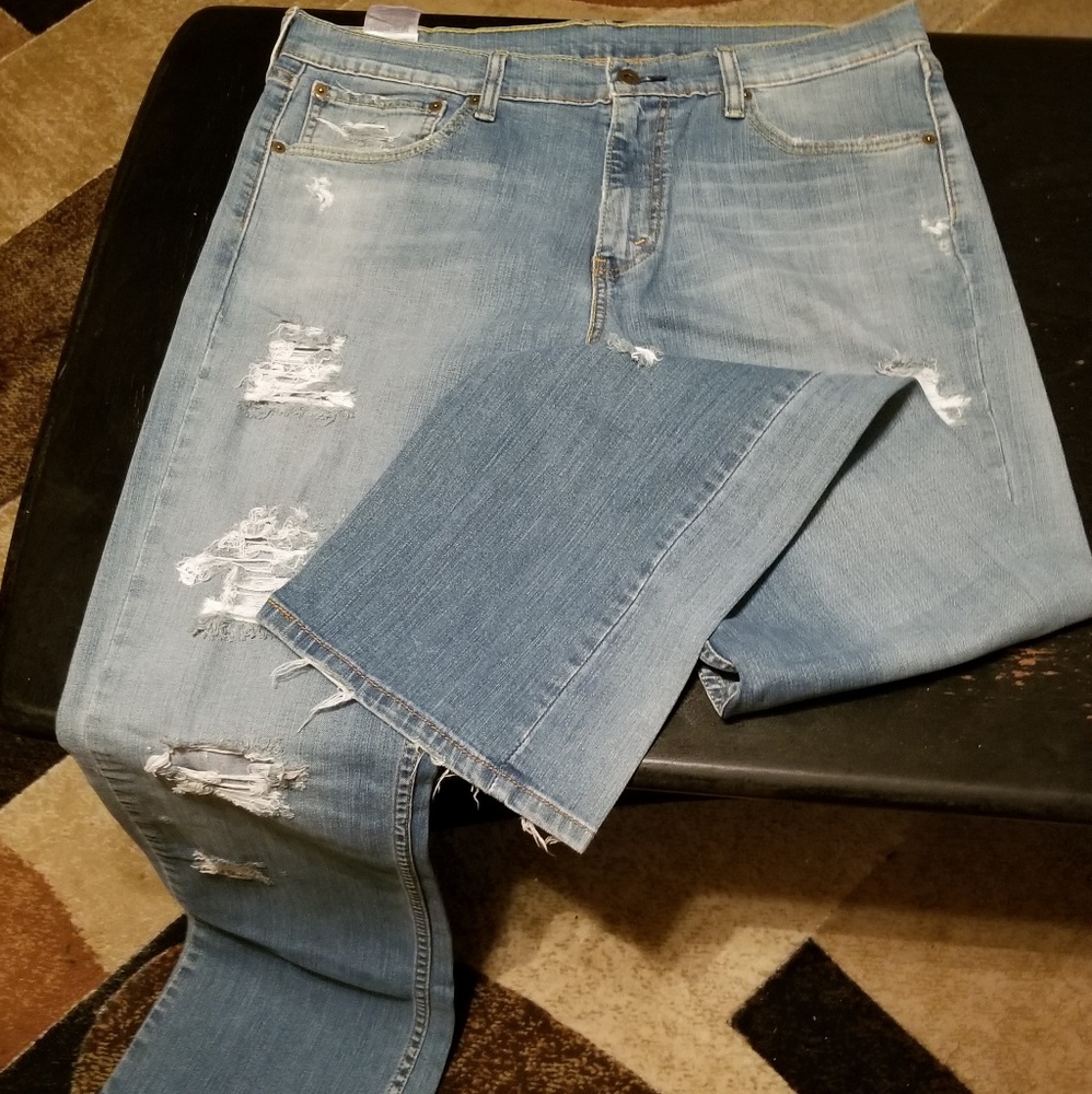Mens distressed Levi Jeans